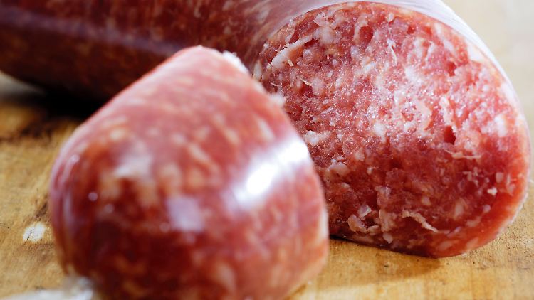 Die zurückgerufene Zwiebelmettwurst ist in Mecklenburg-Vorpommern und zehn weiteren Bundesländern erhältlich.