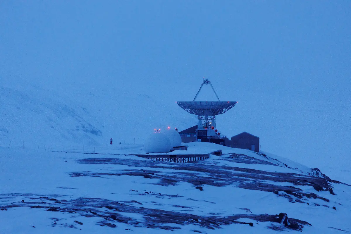 The-VLBI-Geodetic-Observatory-radio-telescope