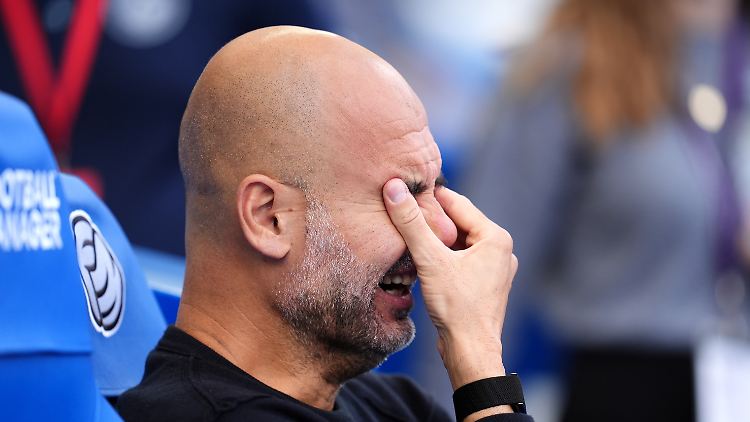 Schmerzhaft zum Zusehen war die Schlussphase für Guardiola offensichtlich. 