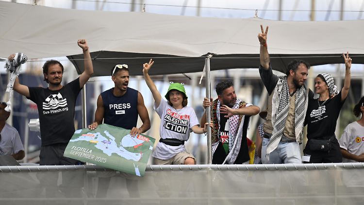 "Eine Mission wie diese sollte eigentlich nicht existieren", sagte Thunberg vor ihrer Abfahrt.