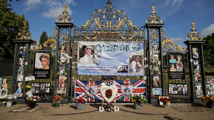Fans der Prinzessin versammelten sich am Kesington-Palast.