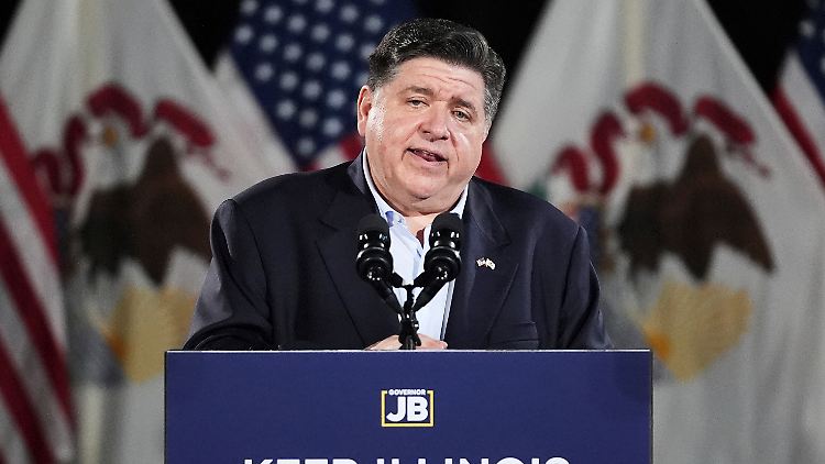 Die Trump-Regierung plane insgeheim eine Invasion mit US-Truppen in Chicago, meint Gouverneur Pritzker.