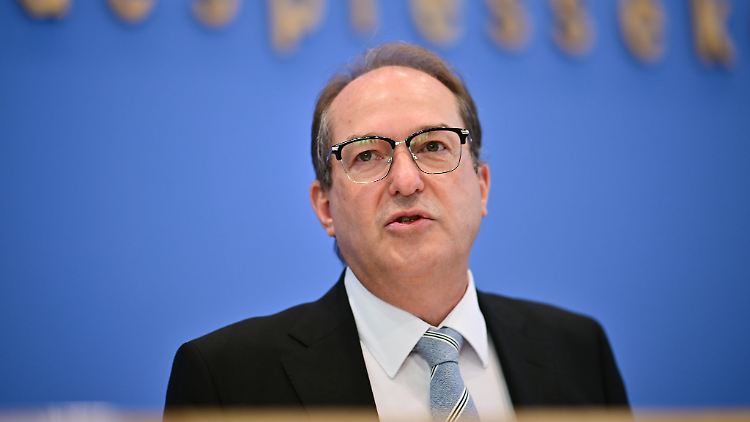 Kurz nach Amtsantritt hatte Dobrindt im Mai die Kontrollen an den deutschen Außengrenzen verstärkt. (Archivbild)