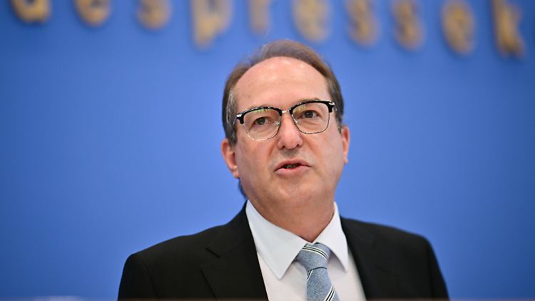 Kurz nach Amtsantritt hatte Dobrindt bereits die Kontrollen an den deutschen Außengrenzen verstärkt.