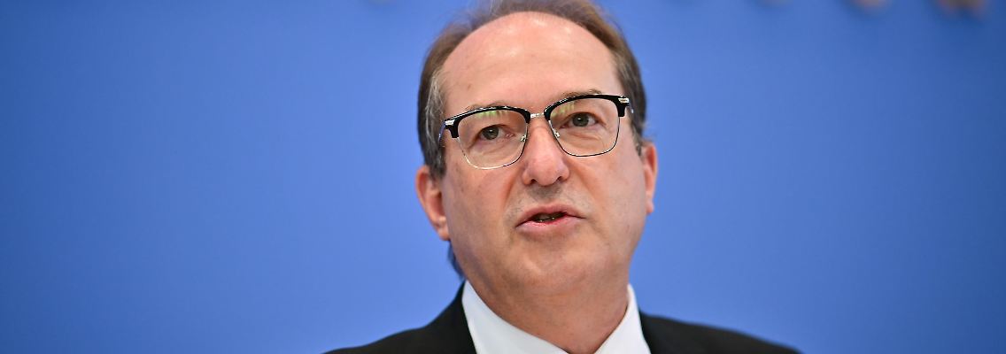 Kurz nach Amtsantritt hatte Dobrindt im Mai die Kontrollen an den deutschen Außengrenzen verstärkt. (Archivbild)
