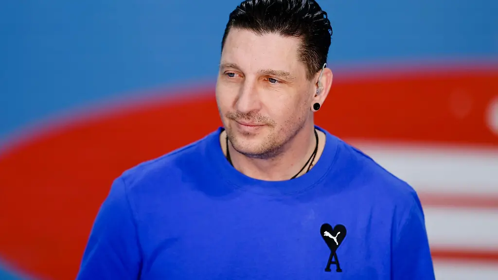 Stefan-Kretzschmar-Sportvorstand-der-Fuechse-laechelt-bei-einem-Interview