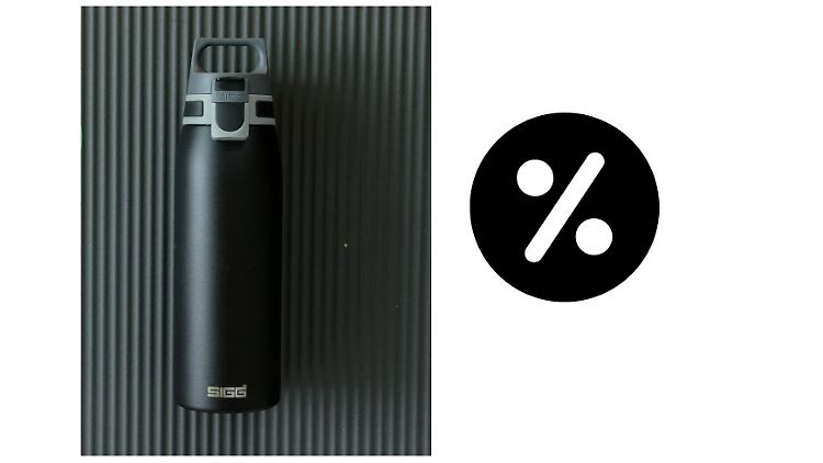 Schick ist sie, die schwarze Edelstahl-Flasche von Sigg. Und günstig ist sie momentan obendrein.