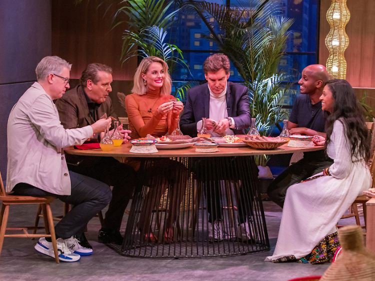 Die Löwen lassen sich Leckereien aus der ostafrikanischen Küche servieren.