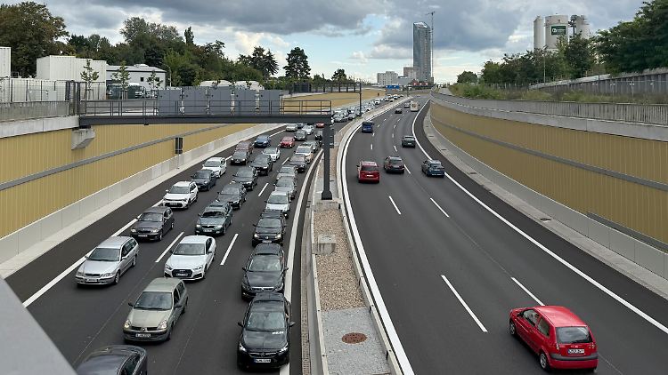 Nach der Eröffnung war in Richtung Treptow auf der A100 von Entlastung wenig zu sehen.