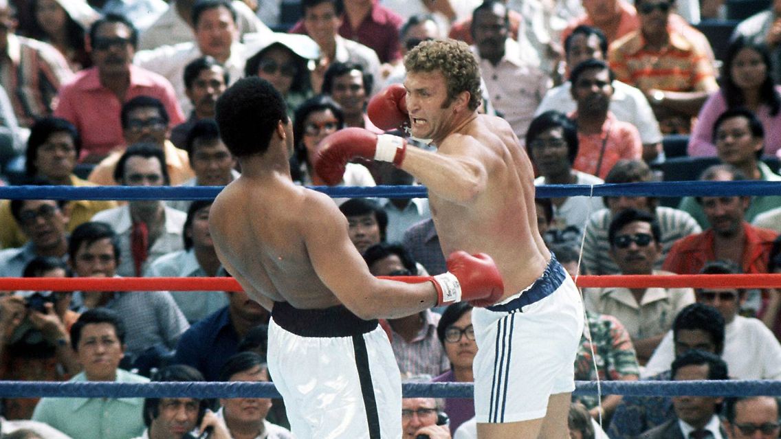 Bugner im Ring mit Muhammad Ali.