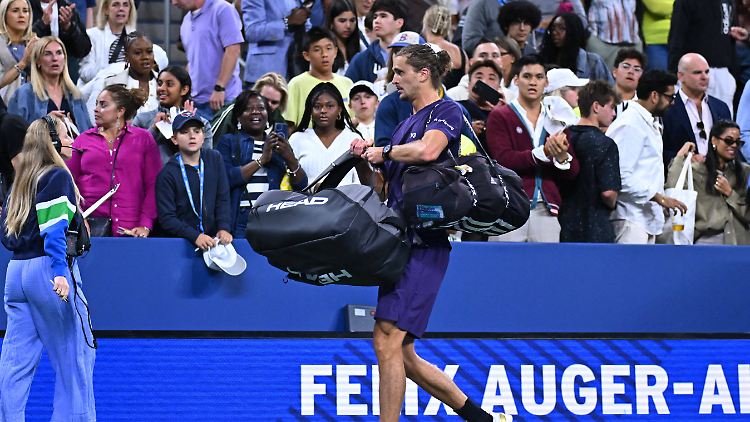 Abgang Alexander Zverev. Ein leider zu bekanntes Bild.