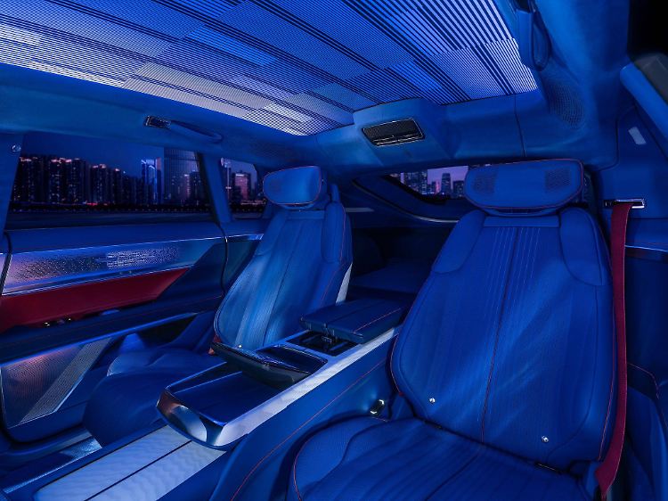 Luxurious travel: This is what the individual seats in the rear with climate and massage functions represent.