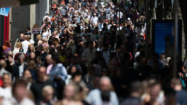 Etwa die Hälfte der starken Abwanderung aus dem Osten geht auf die ersten zehn Jahre seit der Vereinigung zurück. 