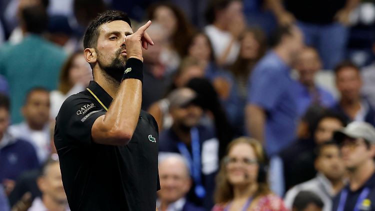 Djokovic feiert den Sieg über Fritz.