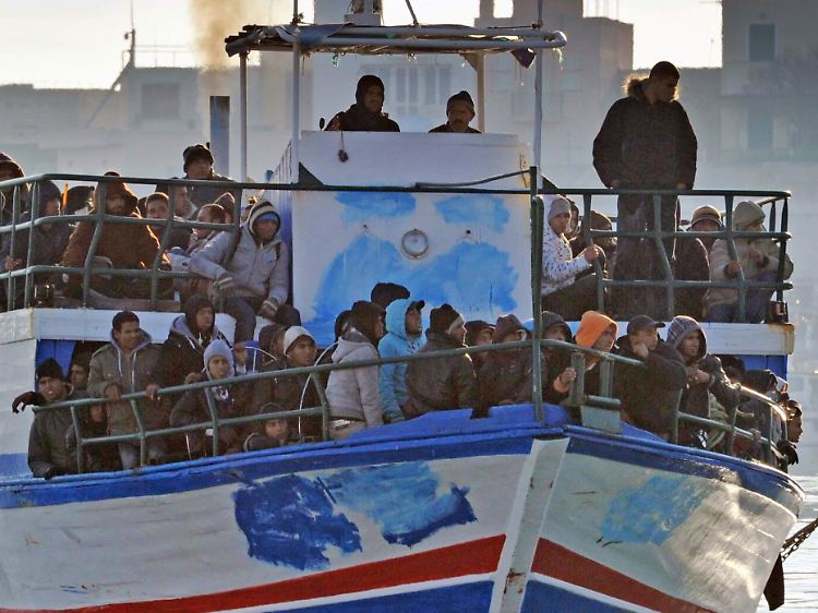Die Flüchtlinge kommen aus Tunesien, wo nach dem Sturz von Diktator Ben Ali Chaos, Arbeitslosigkeit und Armut herrscht.