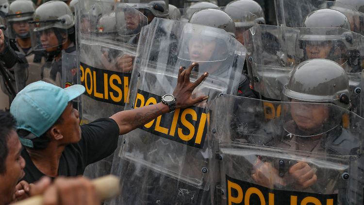 Die Proteste haben sich von Jakarta auf andere Großstädte ausgeweitet. 