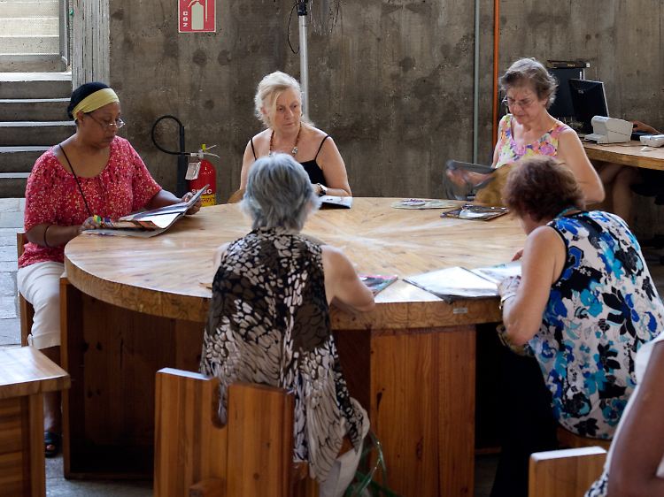 Die São Paulo "library ladies" passen fünfzehn Jahre später ausgezeichnet in die Pariser BPI.