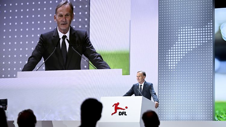 Hans-Joachim Watzke sieht sich doppelt.