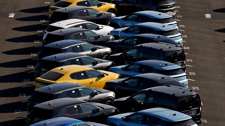 Mehr als 200.000 Fahrzeuge kamen im August neu auf die Straßen.