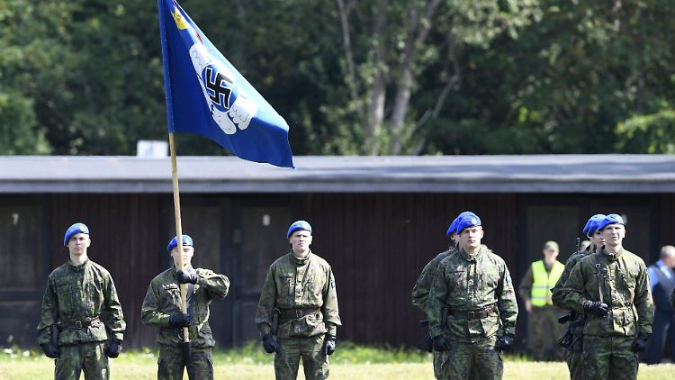 Dürfen bald andere Fahnen tragen: die finnischen Soldaten der Luftwaffe.