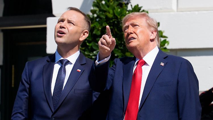 Polen gibt laut Nato fast 4,5 Prozent seines BIP für Verteidigung aus, was Trump beim Nawrocki-Besuch im Weißen Haus lobt.