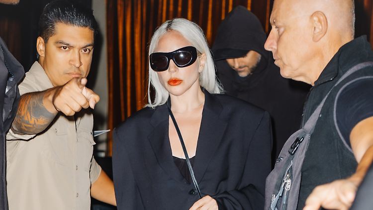 Die Entscheidung zur Absage des Konzerts sei "hart und qualvoll" gewesen, sagt Lady Gaga. 
