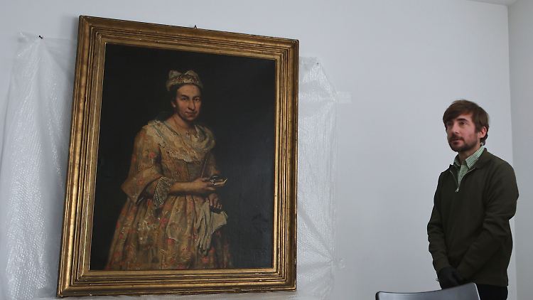 Die Behörden präsentieren das Bild "Porträt einer Dame". 