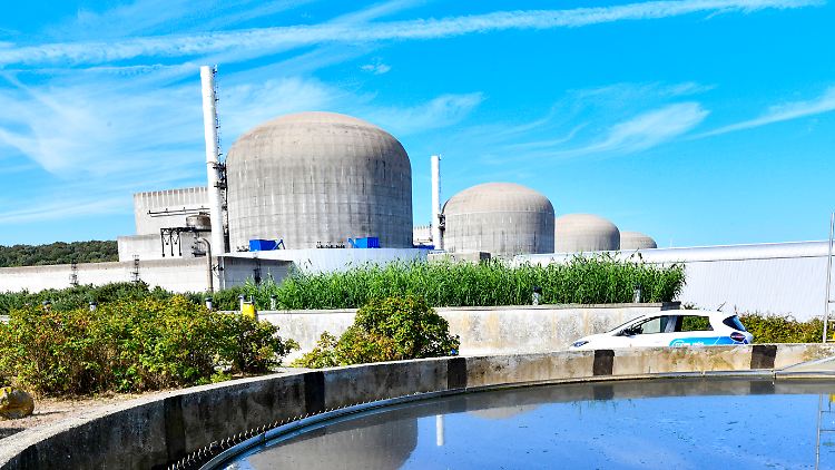 Reaktor 2 in Paluel stehe derzeit ohnehin für Wartungsarbeiten still, hieß es.