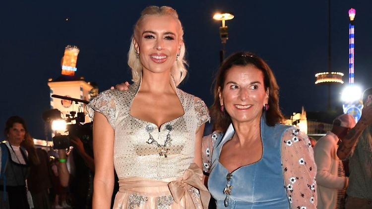 Gesucht und gefunden: Verena Kerth (l.) und Claudia Obert waren schon 2024 zusammen auf dem Oktoberfest.
