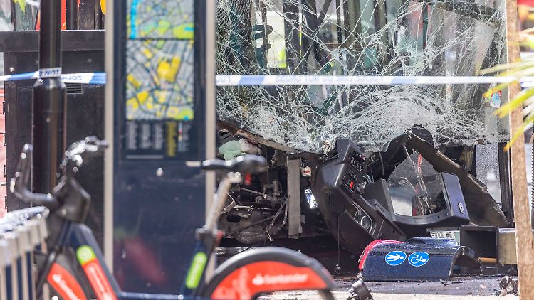 Ein Bus der Linie 24 soll den Großeinsatz ausgelöst haben.
