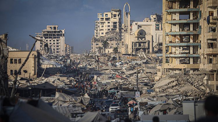 Rund eine Million Menschen halten sich Schätzungen zufolge noch in Gaza-Stadt auf.