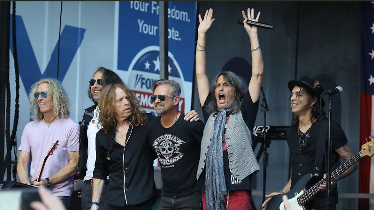 Hey, Taylor, nimm uns! Foreigner würden so gerne auf Swifts und Kelces Hochzeit spielen.