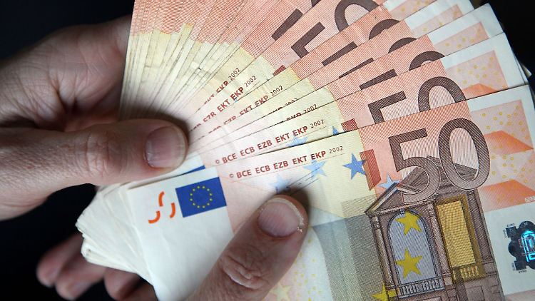 Einen Teil seines Vermögens sollte man für laufende Ausgaben und Notfälle verfügbar halten.