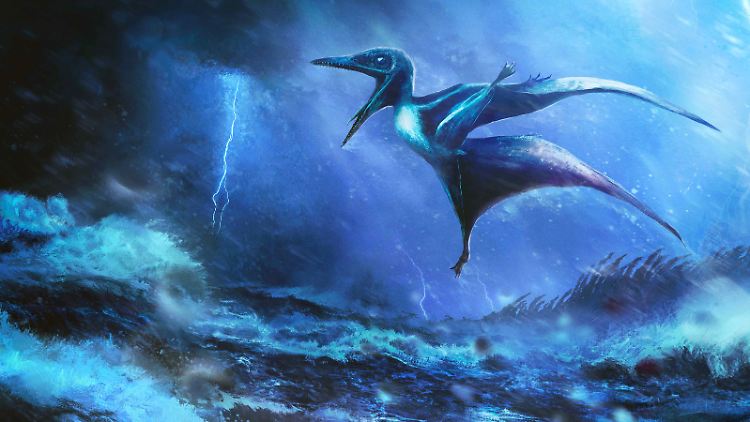 Künstlerische Darstellung eines kleinen Pterodactylus-Schlüpflings in einem Tropengewitter. 