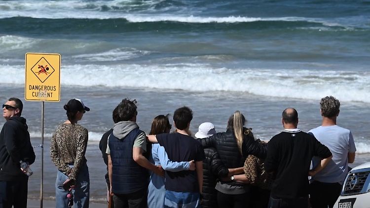 Sydney Surfer.jpg
