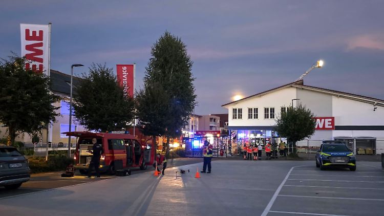 Die Polizei spricht von insgesamt vier Verletzten.