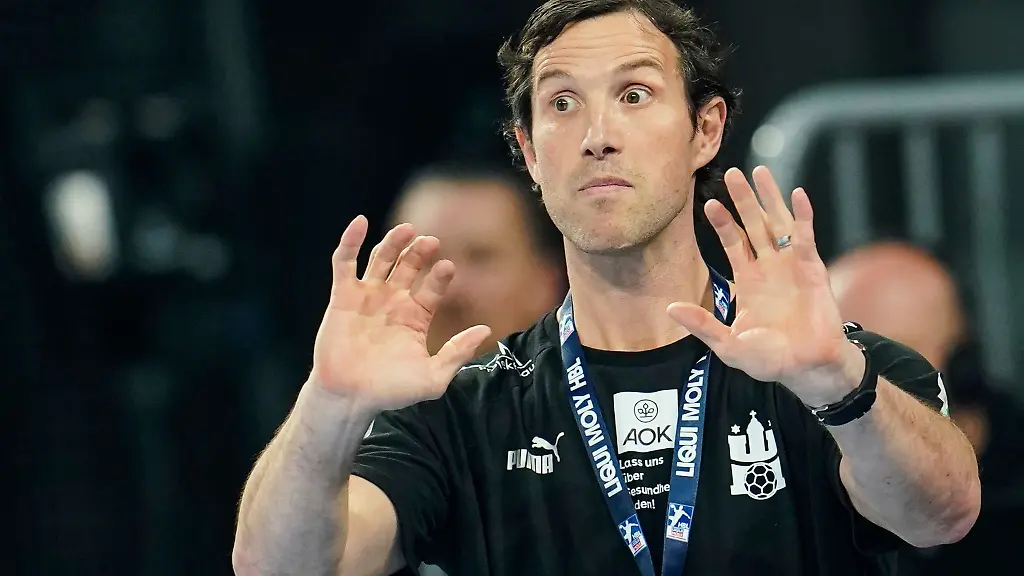 Hamburgs-Trainer-Torsten-Jansen-gestikuliert