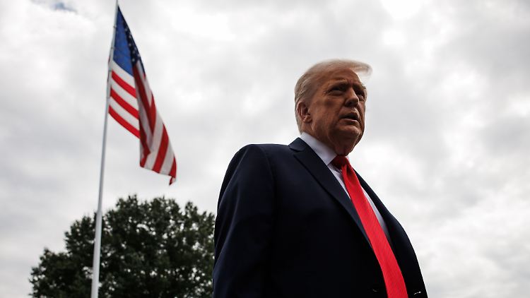 Trump spricht auf dem Weg zum US-Open-Finale mit Journalisten.