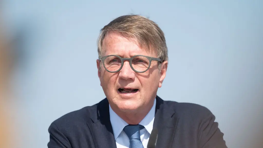 Ronald-Pofalla-damaliger-Infrastrukturvorstand-der-Deutschen-Bahn-im-Jahr-2022