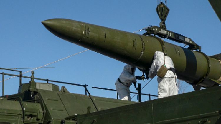 Eine ballistische Kurzstreckenrakete vom Typ Iskander-M. Diese haben eine Reichweite von einigen Hundert Kilometern und werden oft für Angriffe auf die Ukraine eingesetzt.