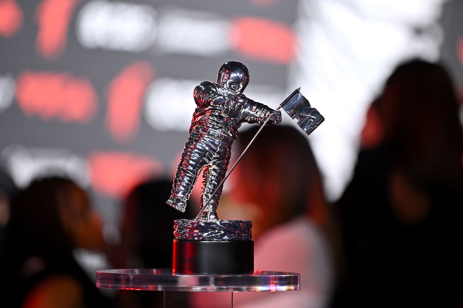 Dieses Mondmännchen wollen sie alle. Jedes Jahr kommen die Superstars der Musikbranche bei den MTV Music Awards zusammen ...