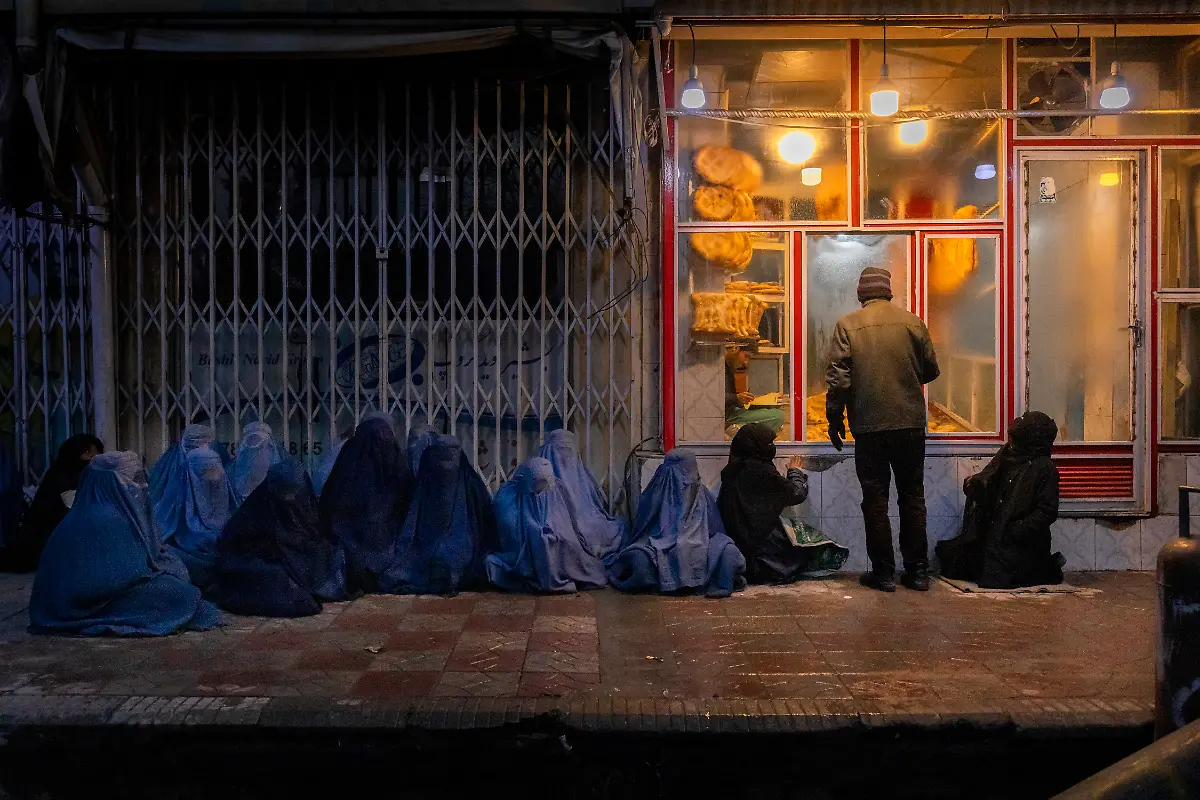 003-World-Press-Photo-Story-of-the-Year-Mads-Nissen-Politiken-Panos-Pictures