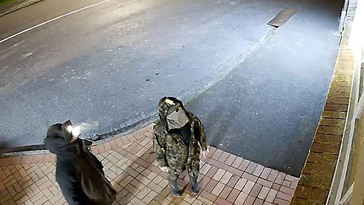 Diese Videoaufnahme soll Tom Phillips und eines seiner Kinder am 27. August zeigen.