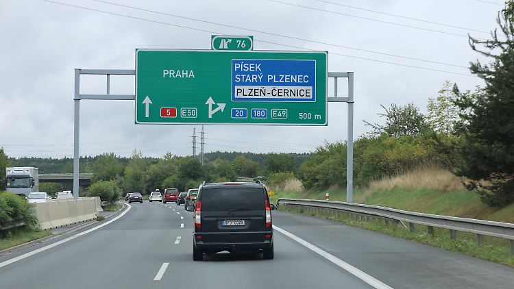 Auf den meisten tschechischen Autobahnen gilt eine Höchstgeschwindigkeit von 130 Stundenkilometern.