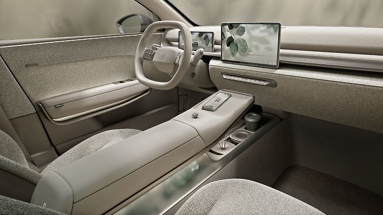 There are even supposed to be real plants in the center console of the VW ID.Cross.