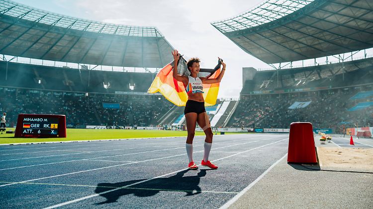 Malaika Mihambo könnte in Tokio zum dritten Mal nach 2019 und 2022 Weltmeisterin werden.