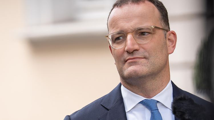 Spahn musste als Gesundheitsminister Masken für viel Geld kaufen - so weit, so gut. Dennoch bleiben Fragen zu seinem Verhalten offen. 