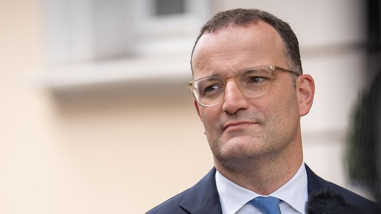 Spahn musste als Gesundheitsminister Masken für viel Geld kaufen - so weit, so gut. Dennoch bleiben Fragen zu seinem Verhalten offen.