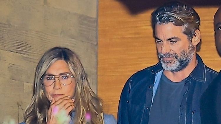 Vor Kurzem lichteten Paparazzi Jennifer Aniston und Jim Curtis beim Restaurant Nobu in Malibu ab.