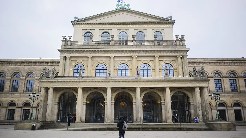 Blick-auf-die-Staatsoper-in-Hannover